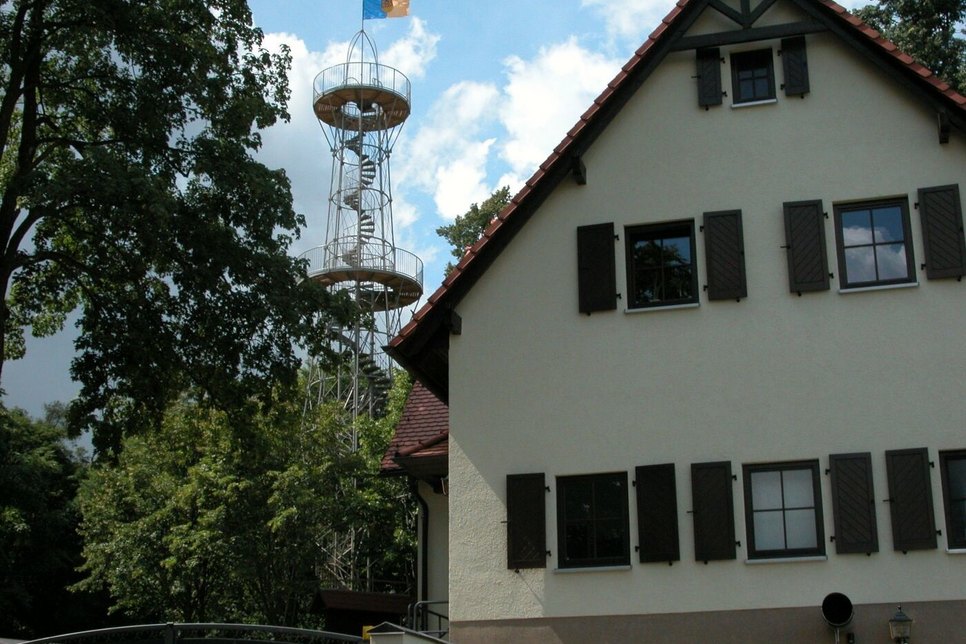 Der Götzingerturm auf der Götziunger Höhe in Neustadt. Foto: Wo