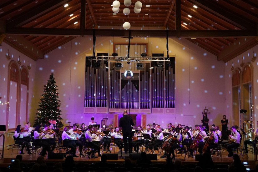 Am 9. Dezember findet das alljährliche Weihnachtskonzert des Rotary Club Cottbus im Konservatorium statt.
