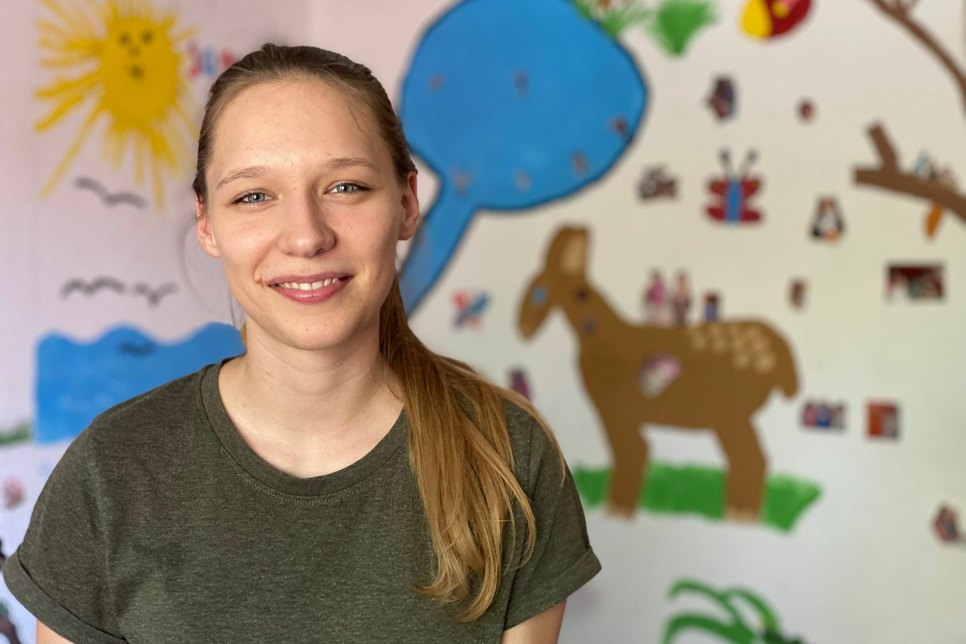 Die 23-jährige Anneli Hollick freut sich auf die Begegnung mit den Kindern und Jugendlichen im Jugendhaus Schalom in Großräschen. Foto: Franziska Dorn
