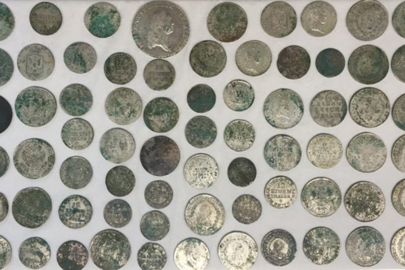Ausgewählte Münzen aus dem Schatz. Foto: Landesamt