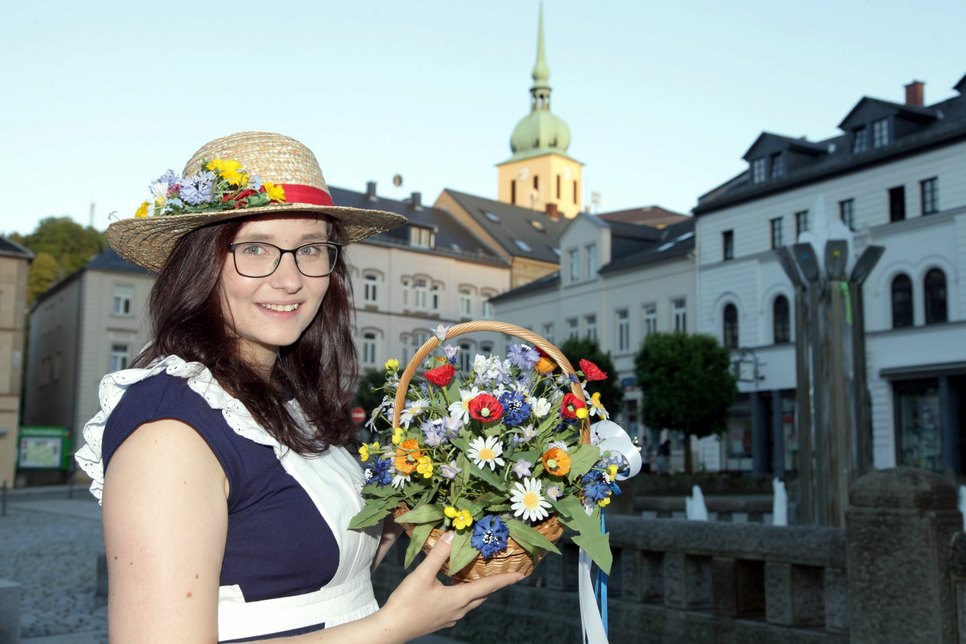 Jasmin Richter ist zum Sebnitzer Blumenmädchen 2021/2022 gewählt worden.                       Foto: D. Förster
