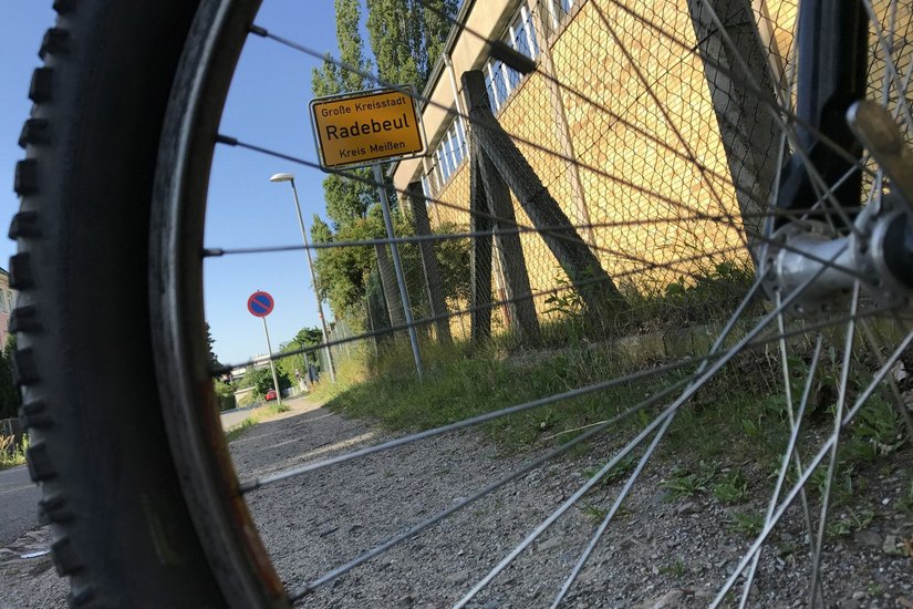 Radeln in Radebeul macht offenbar wenig Spaß: Schon der Klimatest 2016 bescheinigte der Stadt nur die Note 4, für 2018 wurde daraus 4,01. Foto: Schramm