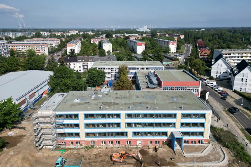 Nach Eröffnung des sanierten Schulgebäudes (Haus A) der Theodor-Fontane-Schule werden hier nach den Herbstferien 22 raumlufttechnische Anlagen in Unterrichtsräumen zur Verfügung stehen.