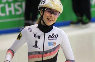 Anna Seidel holt sich die Silbermedaille beim Heim-Weltcup. | Foto: Büttner