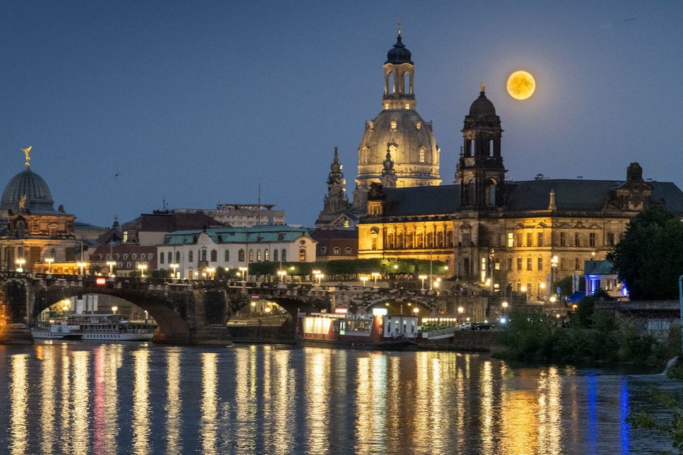 Werden die Frauenkirche und die Dresdner Altstadt bald nur noch vom Mond beleuchtet?