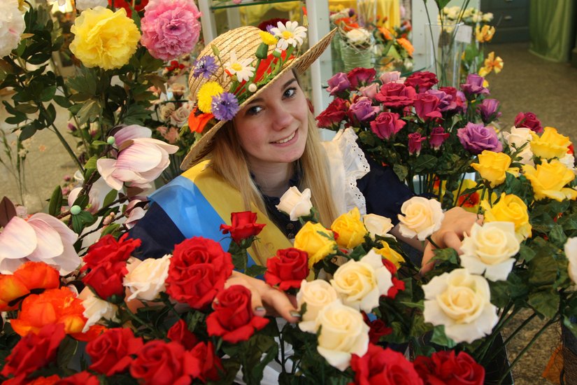 Vanessa Blume wurde zum 20. Sebnitzer Blumenmädchen gekürt und repräsentiert die Stadt bis 2017.    Foto: D. Förster