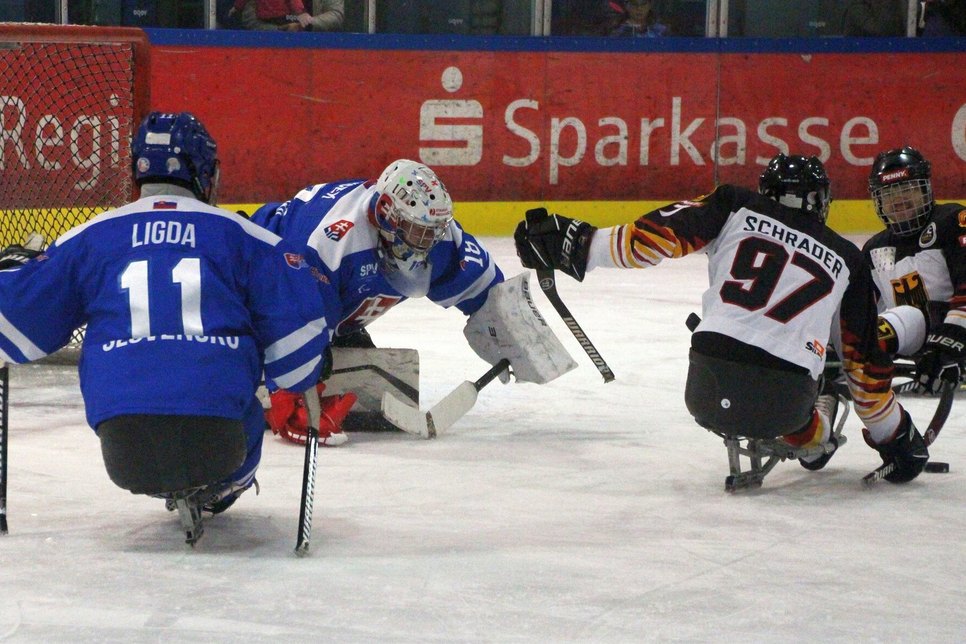 Torchance für die Deutsche Para-Eishockeynationalmannschaft.