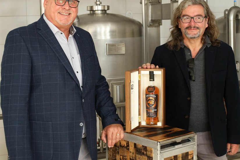 Die Marke "Hellinger 42" und die Dresdner Whisky Manufaktur wurden gegründet von Thomas Michalski und Frank Leichsenring (v.l.)