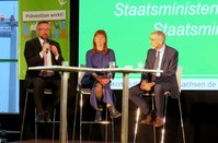Die Staatsminister Martin Dulig, Katja Meier und Armin Schuster gaben Impulse in Form kurzer Statements an die Gäste der Konferenz.