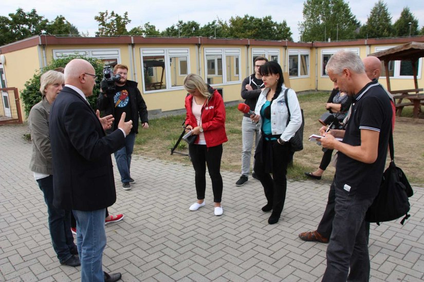 Sozialdezernent Berndt Weiße informierte die örtliche Presse über die Einrichtung. Foto: Stadt CB