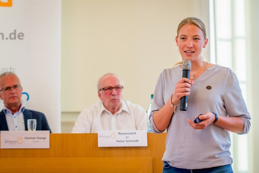 Kristin Levin vom Landessportbund Niedersachsen mit einem Vortrag zum Thema Ehrenamt. (Foto: Robert Michalk)