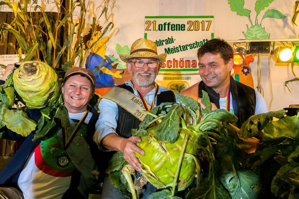 Die Sieger 2017: 2. Platz: Kay Hage aus Halle, Sieger Harti Erler aus Schöna und René Strankowski (3. Platz) (v. li.)  Foto: M. Förster