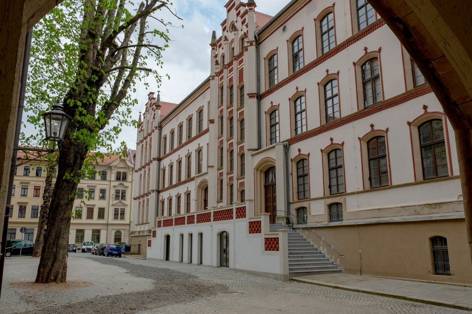 Die Rote Schule in Meißen wird ein wichtiger Verwaltungsstandort.           Foto: Geyer