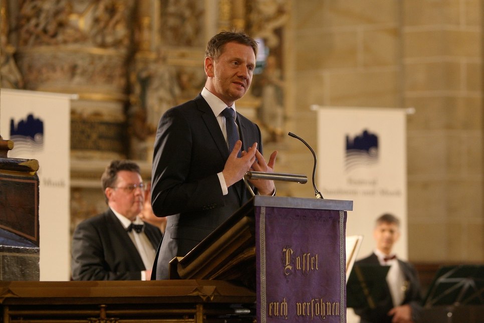 Ministerpräsident Michael Kretschmer eröffnete das Festival mit sehr persönlichen Worten. Fotos: D. Förster