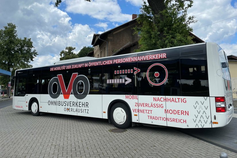 Die moVeas GmbH mit Stammsitz in Arnstadt übernimmt ab 2023 den Busverkehr im nördlichen Landkreis und Görlitzer Umland. Hier werden die Busse unter dem Label „Omnibusverkehr Oberlausitz“ (OVO) unterwegs sein.