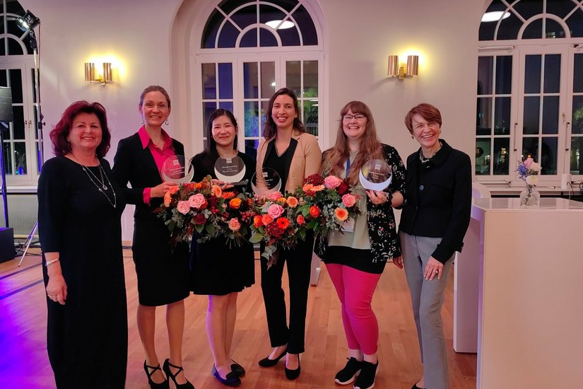 Viola Klein, Kristin Freudenberg, Thuy Linh Jenny Phan, Meike Nauta, Lisa Ihde und Elke Büdenbender (v.l.) beim Zeiss-Woman-Award.