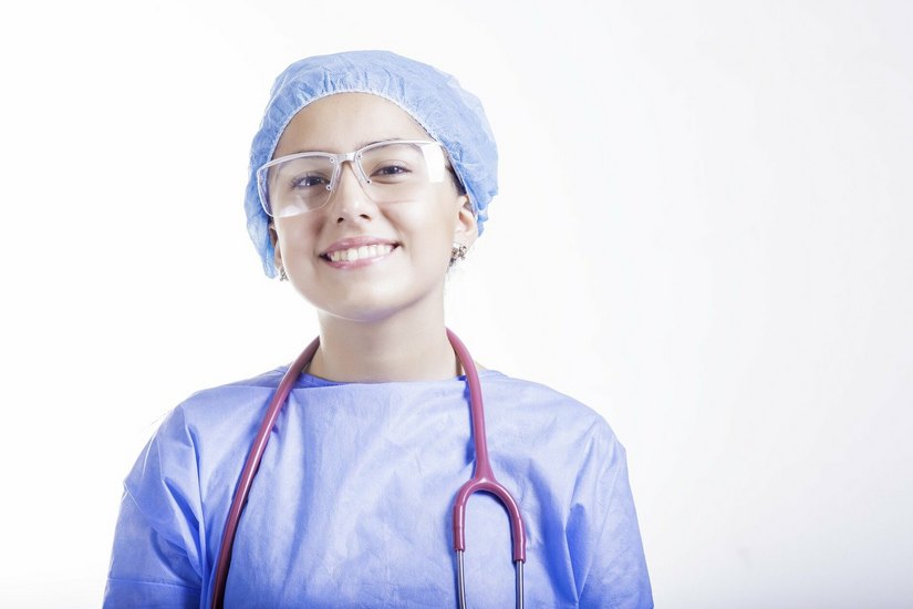 Wer Medizin studiert und anschließend als Arzt in der Region bleibt, kann sich eins von fünf Stipendien des Landkreises Spree-Neiße sichern.