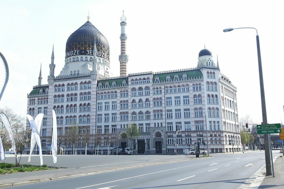 Die »Yenidze« wurde 1909 vom Fabrikanten Hugo Zietz als Zigarettenfabrik im Stil einer Moschee gebaut, heute ist sie ein Bürokomplex. Foto: Pönisch