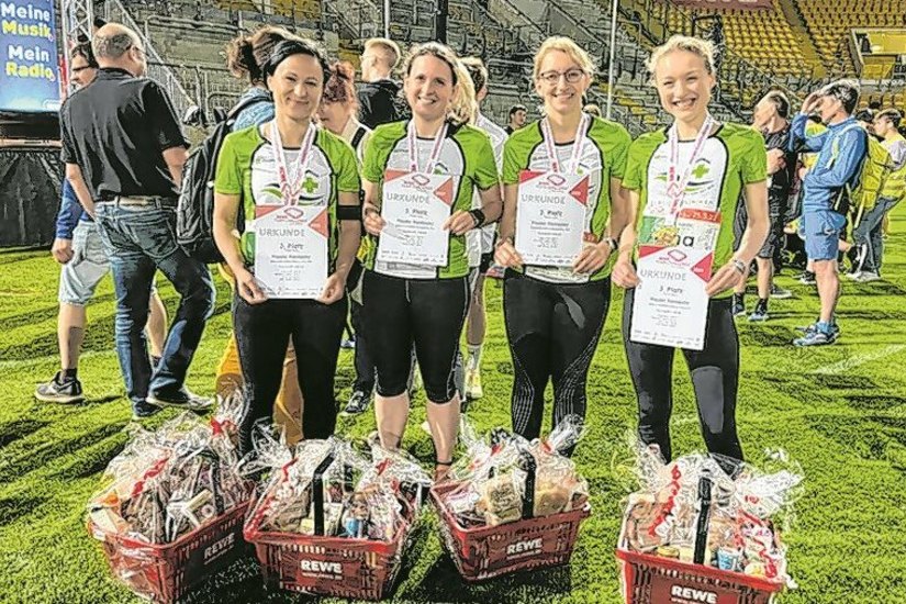 Die vier Läuferinnen des Teams »Plastic Fantastic« des Elblandklinikums Riesa erreichten die drittschnellste Zeit bei der diesjährigen REWE Team Challenge in Dresden.