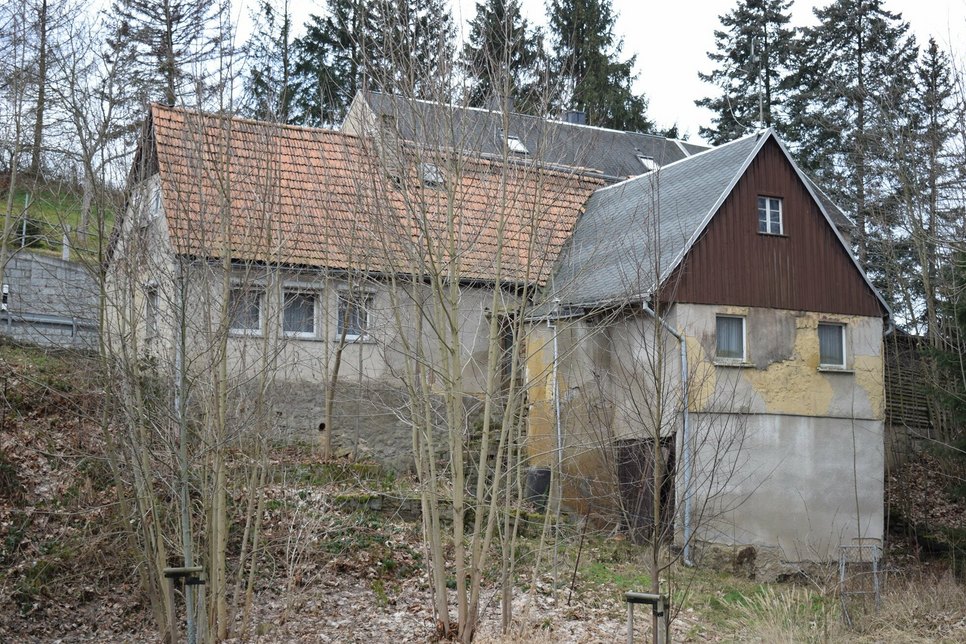 In Cunewalde werden drei Gebäude abgerissen. Unter anderem auch ein ehemaliges Wohnhaus an der Oberlausitzer Straße im Ortsteil Weigsdorf-Köblitz.
