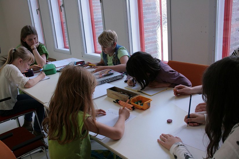 Kinder in der Literaturwerkstatt. Foto: Literaturwerkstatt/Glad-House