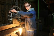 Timeus Albrecht absolviert im Stahl- und Brückenbau eine duale Berufsausbildung mit Abitur (DuBAS) zum Industriemechaniker. Foto: Keil