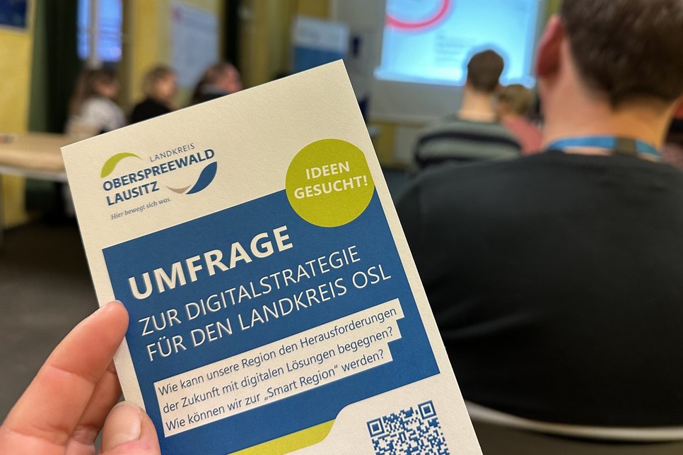 Der Landkreis Oberspreewald-Lausitz erarbeitet derzeit eine eigene Digitalstrategie. Hierfür startet die Kreisverwaltung eine Online-Bürgerumfrage »Ideen gesucht: Digital leben im Landkreis OSL«, die bis Ende Februar laufen wird.