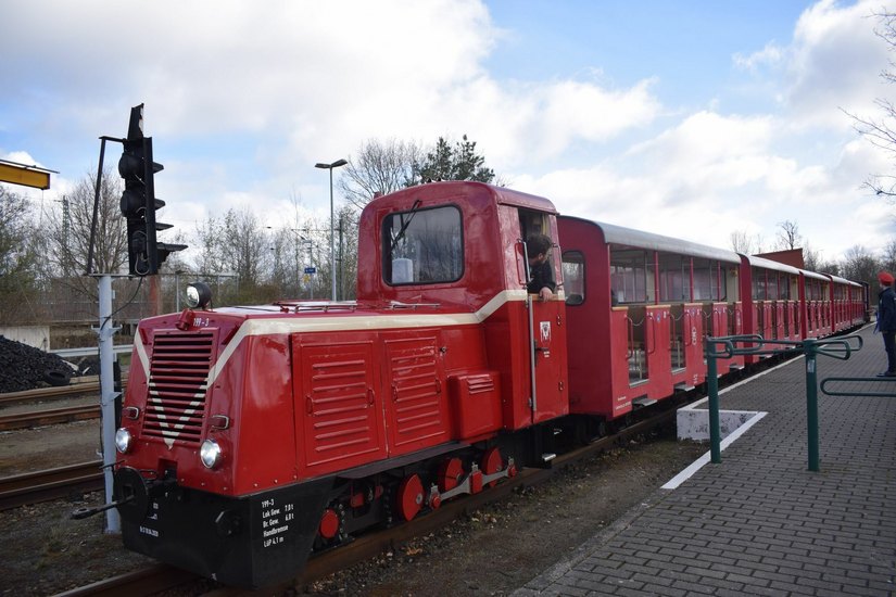 Pünkltich zum Osterwochenende startete die Cottbuser Parkeisenbahn in die neue Saison. Foto: asl