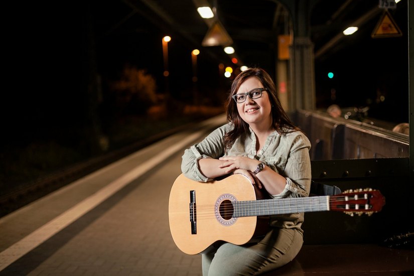 Anja Behrendt stammt gebürtig aus Bautzen, lebt in Eibau. Seelenanker ist ihr zweites Album.