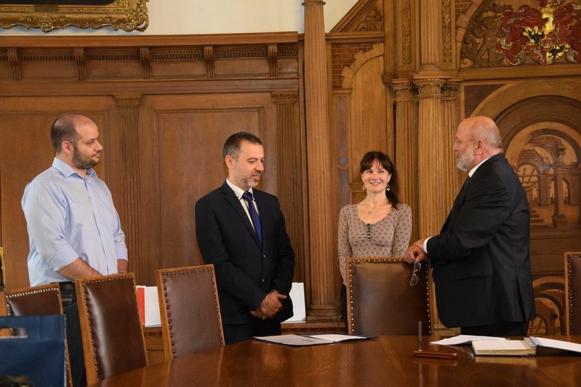 von links:  Bürgermeister von Naoussa (Partnerstadt Zgorzelec) Nikolaos Koutsogiannis,  Stellvertretender Generalsekretär für Auslandsgriechen Dimitrios Plevrakis,