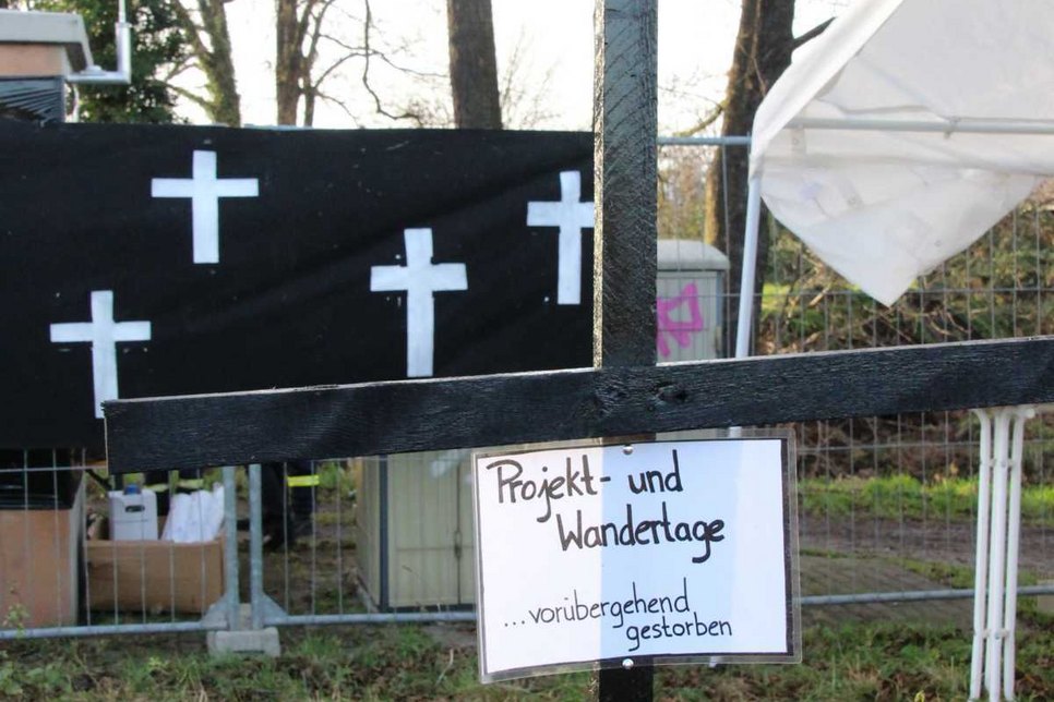 Fotos von der symbolischen Trauerfeier am Samstag in Kolkwitz. Der RE 2 wurde 