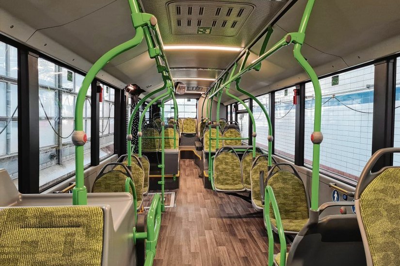 In modernen Farben ist auch der Innenraum des neuen Linienbusses gestaltet.                                     Foto: Stefan Löwe