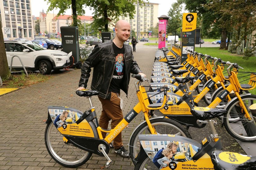 Nicht nur Sven Herdes vom Studierendenrat der TU Dresden kann sich ab 1. Oktober günstig ein MOBIbike leihen.