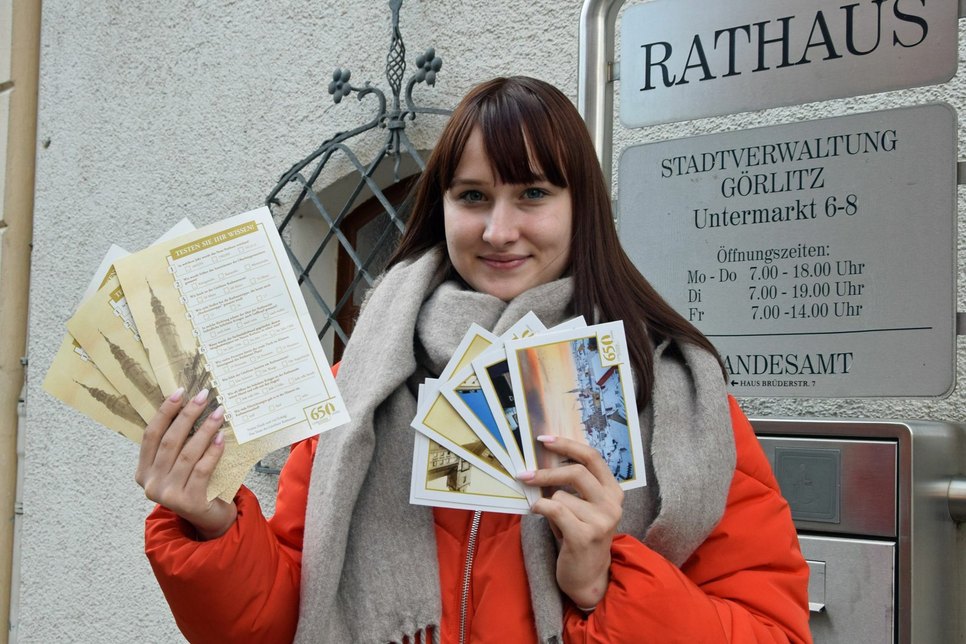 Ab 6. Dezember gibt es für alle Interessierten ein Postkarten-Set zum Rathausjubiläum kostenfrei im Rathaus. Foto: Stadt Görlitz