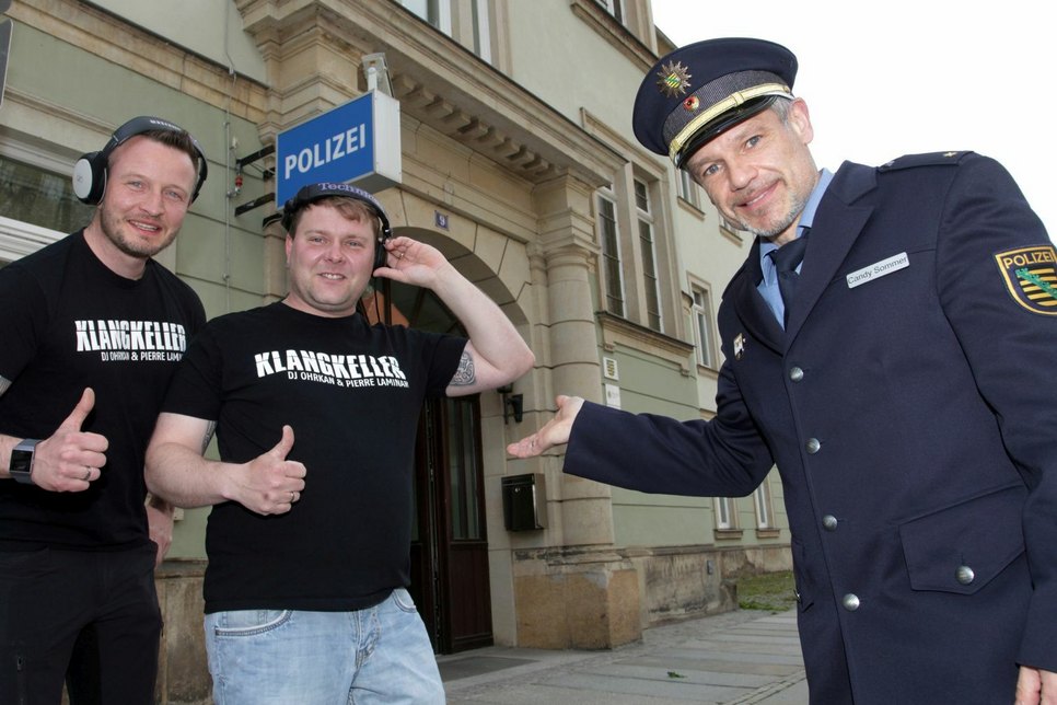 DJ´s Pierre Laminar (l.), DJ Ohrkan und Revierleiter Candy Sommer vor dem Ort des Geschehens. Foto: Daniel Förster