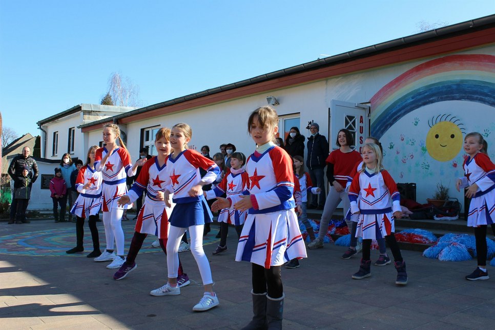 Auftritt der Tanzgruppe während des Tages der offenen Tür der Schraden-Grundschule. Foto: Schule