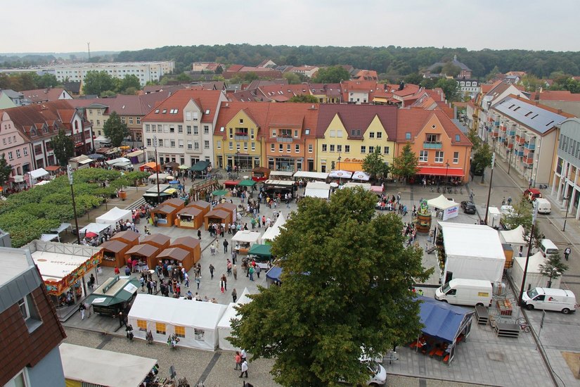 Der Lübbener Markt aus der Vogelperspektive. Hier steigt am Samstag, 4. Juni, ein Kinderspektakel.