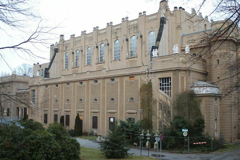 Die Görlitzer Stadthalle aus dem Jahr 1910 steht auf der Liste der Kulturdenkmale des Freistaates Sachsen. Seit 2004 ist sie geschlossen.