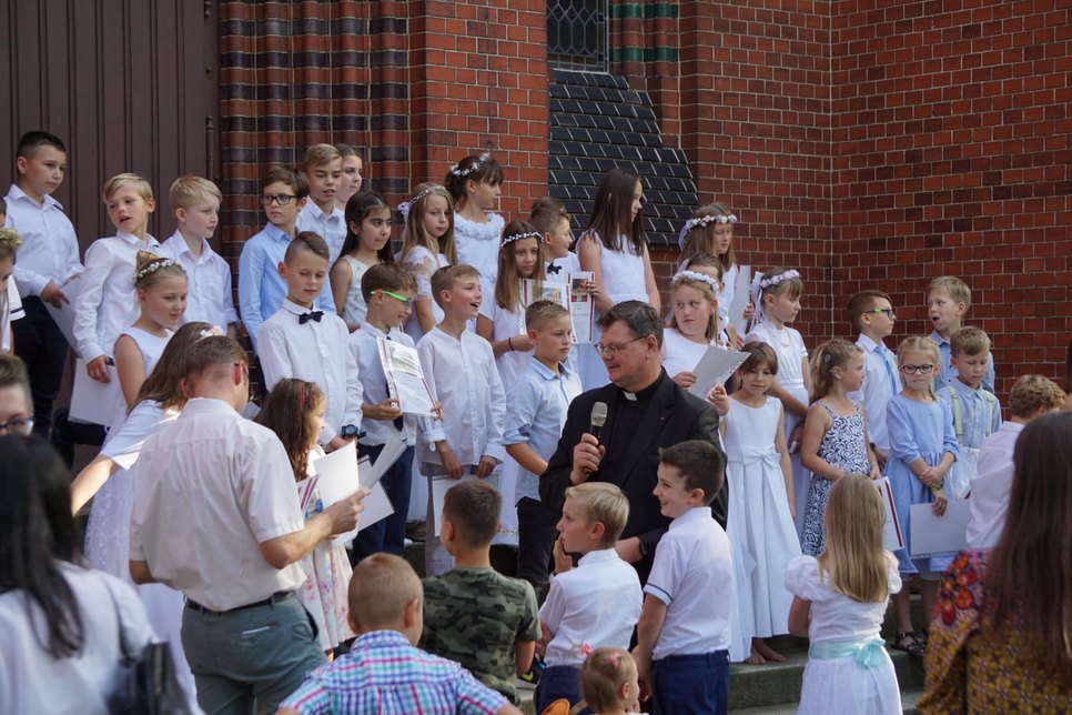 Pfarrer Roland Elsner lebt schon in Görlitz und feierte am 20. September bereits mit den Erstkommunionkindern unter freiem Himmel an St. Jakobus. Foto: Gregor Freitag