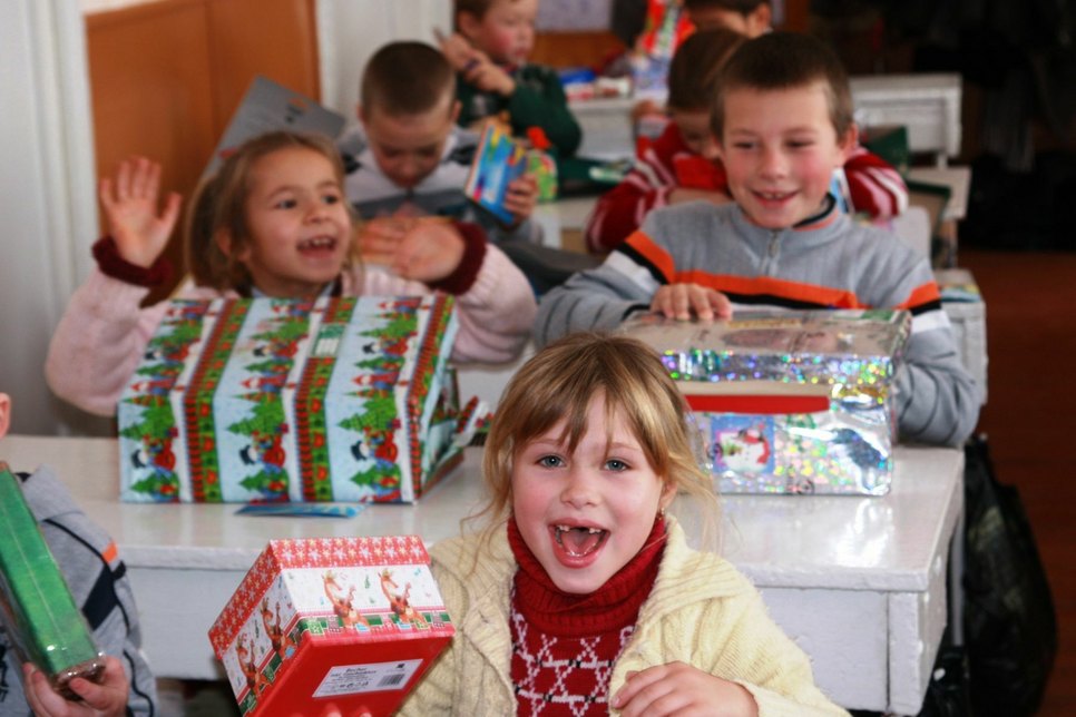 Schulkinder  in Moldau freuen sich.                 Foto: Verein