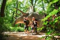 Lebensgroße Urzeitriesen erwarten die Besucher im Saurierpark.