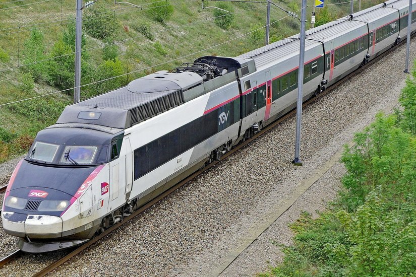 Alstom ist ein französisches Unternehmen mit Sitz in Saint-Ouen-sur-Seine, baut unter anderem den Hochgeschwindigkeitszug TGV. Foto: Pixabay