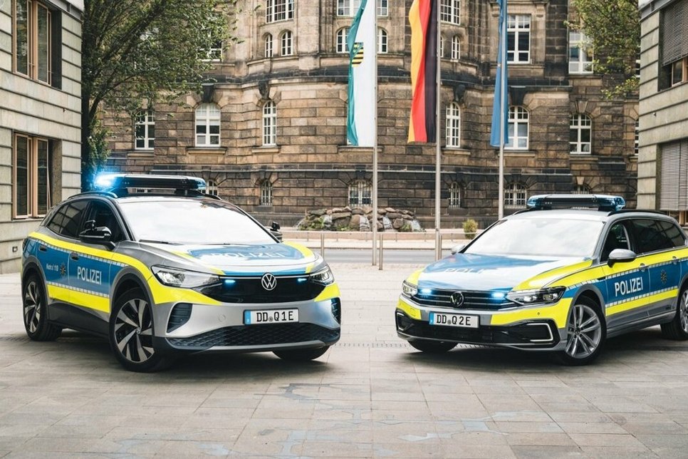 Elektrisch im Polizeieinsatz: Der VW ID.4 und der Passat GTE.