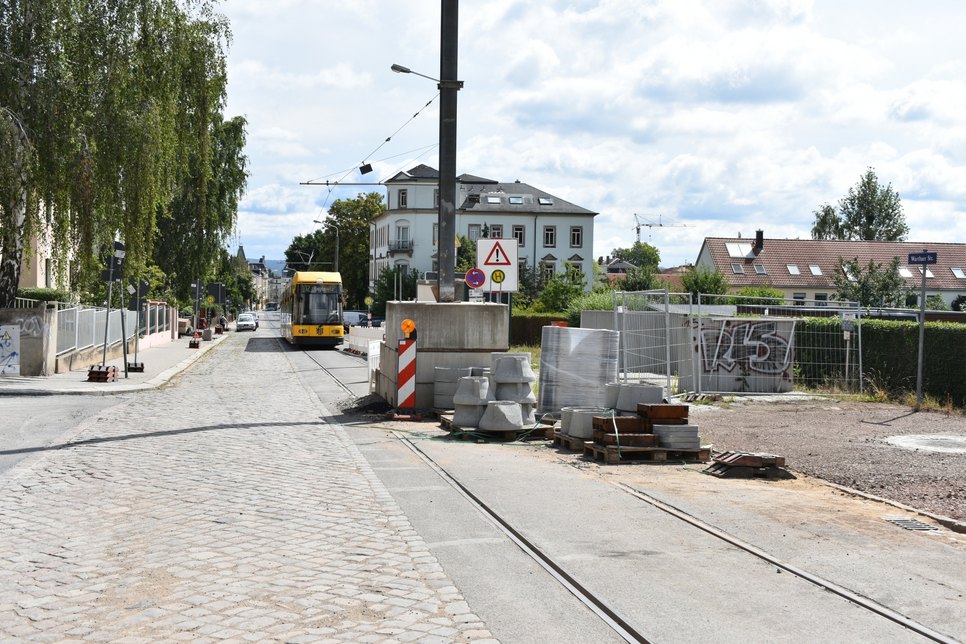 Die Linien 1 und 12 sollen ab 27. Juli wieder planmäßig zum neuen Endpunkt Leutewitz fahren können. Fotos: Schiller