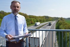 Der CDU-Landtagsabgeordnete Marko Schiemann setzt sich für einen schnelleren Ausbau der A4 und die Elektrifizierung der Strecke Dresden-Bautzen-Görlitz ein.