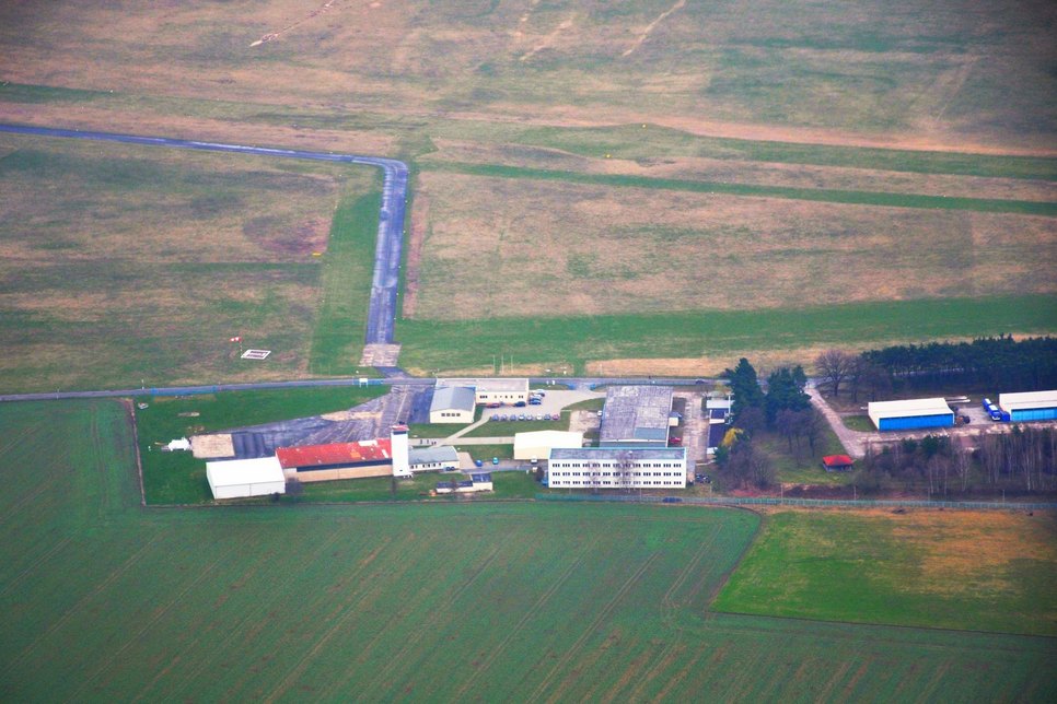 Der Flugplatz in Riesa-Göhlis wurde vor fast einem Jahr in die Hände von privaten Betreibern gelegt. Damit wurde der Flugbetrieb erhalten und die Lizenz gerettet. Foto: Farrar