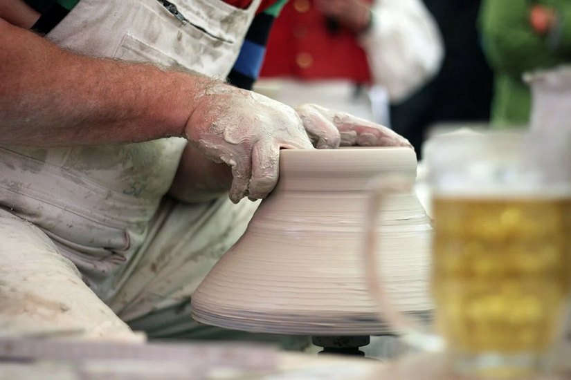Wie wird eigentlich die edle Keramik hergestellt? Beim Töpferfest können es die Besucher live erleben.