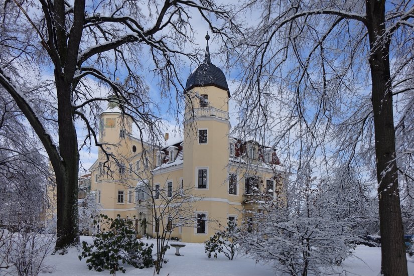 Das zauberhafte Schloss Hermsdorf lädt zum ersten Weihnachtsmarkt in der Region ein.
 Foto: PR Schloss Hermsdorf