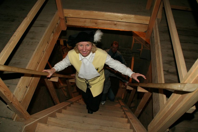 Türmerin Vera Städter lädt jetzt auch am Samstag in den Turm der Paul-Gerhardt-Kirche in Lübben ein. Foto: Archiv/sts