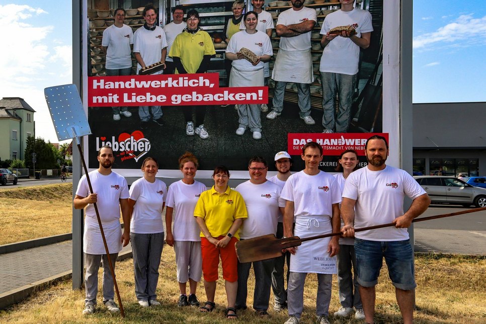 Das Team der Bäckerei und Konditorei Liebscher in Original und auf den Plakaten der Kreishandwerkerschaft. Foto: Stegmann-Schaaf / Handwerkskammer Dresden